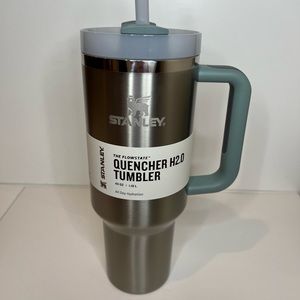 Stanley STAINLESS STEEL SHALE 40oz H2.0
Flowstate Adventure Quencher - NWT!